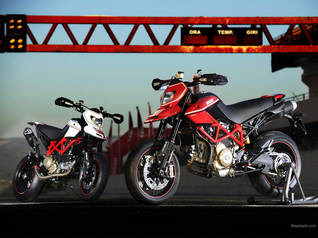 Ducati_Hypermotard_1100evo_2010_16_1024x768.jpg