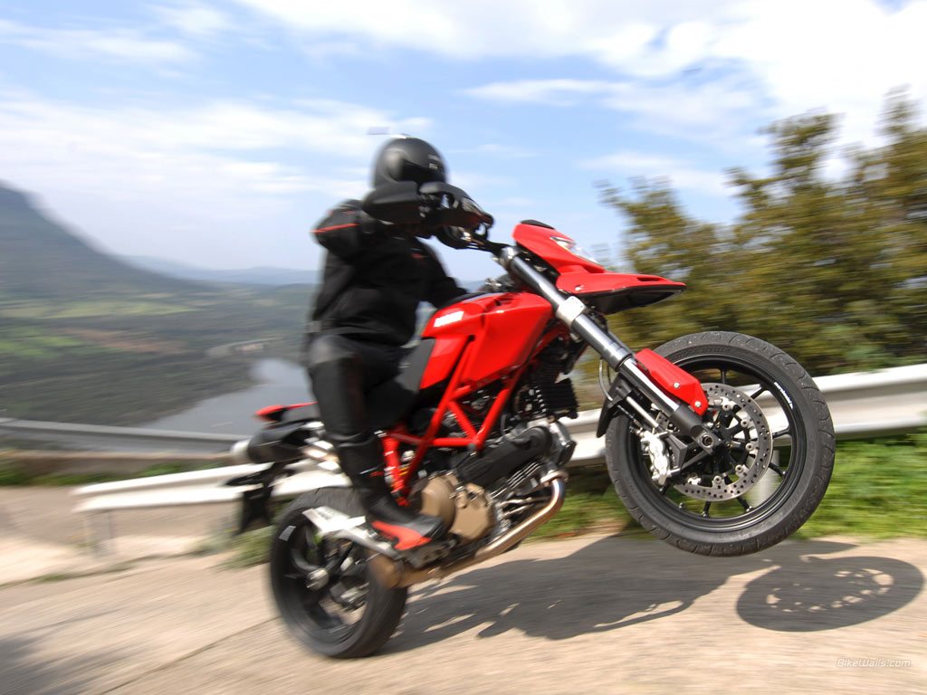 Ducati_hypermotard-a_2007_16_1024x768.jpg