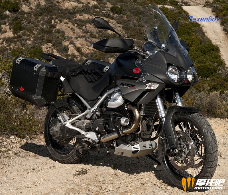 Guzzi-stelvio-1200-NTX-2013-700px.jpg