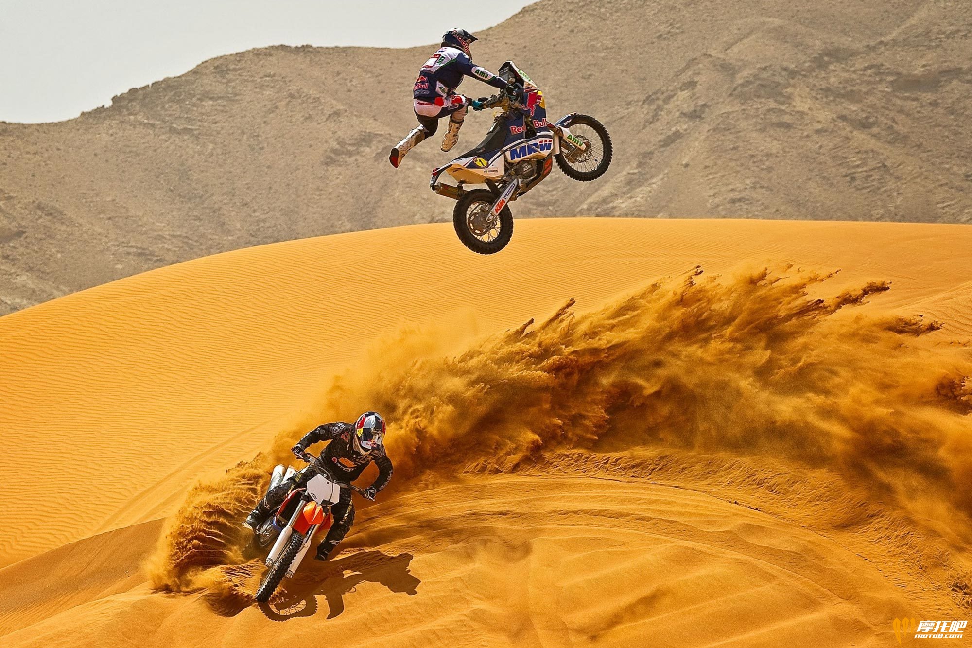 Marc-Coma-KTM-450-Dakar-desert-jump-4.jpg