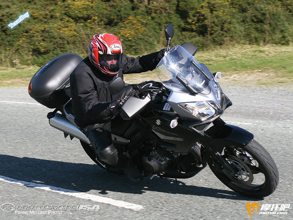 Suzuki-V-Strom-1000-corneri.jpg