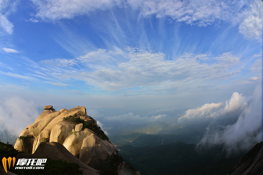 飞来峰 余竞华.jpg