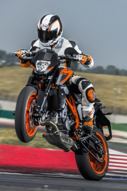 111715-2016-ktm-690-duke-r-4-259x389.jpg