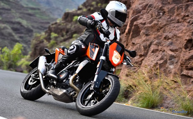 120215-2016-KTM-690-duke-duke-r-0993-633x389.jpg