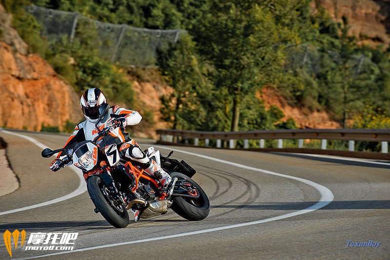 ktm-690-duke-r-abs-7_800x0w.jpg