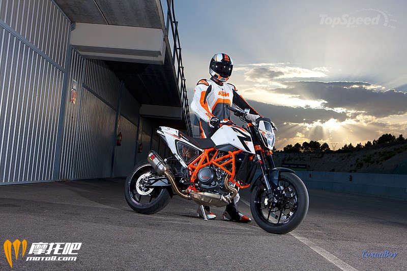 ktm-690-duke-r-abs_800x0w.jpg