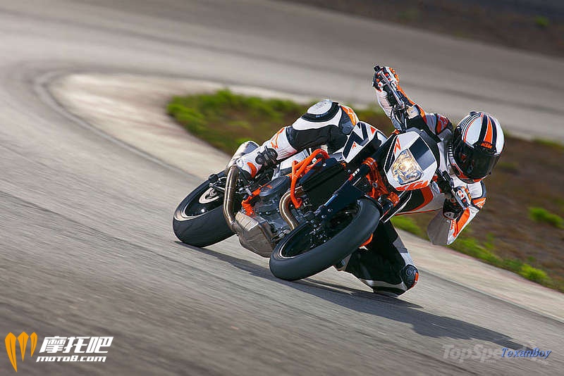 ktm-690-duke-r-abs-10_800x0w.04.jpg