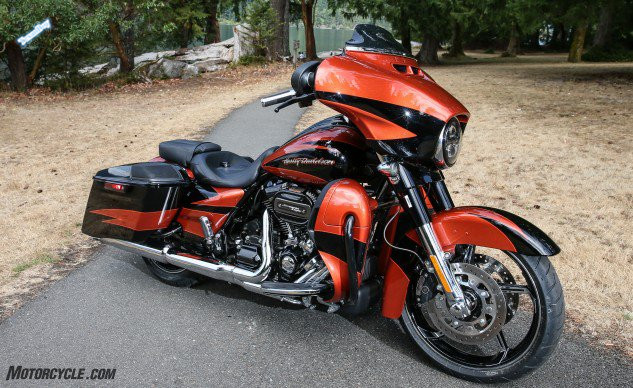 091516-Harley-Davidson-CVO-Street-Glide-53928-633x388.jpg