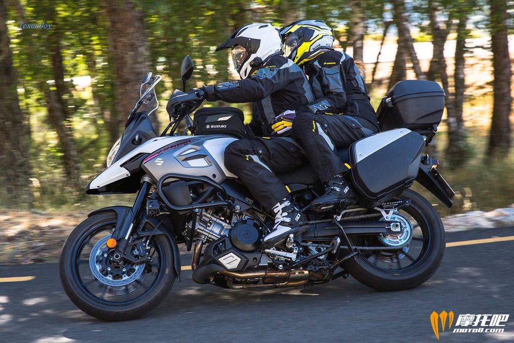 2018-suzuki-v-strom-1000_xal8_action_14.jpg