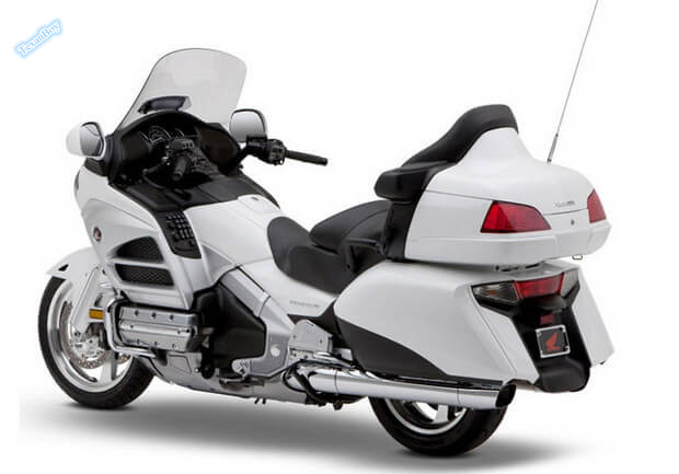 Honda-Goldwing-2017-Side-e1456225666927.jpg