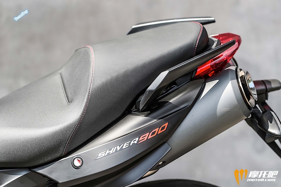 2018-aprilia-shiver-900-gets-detailed_8.jpg