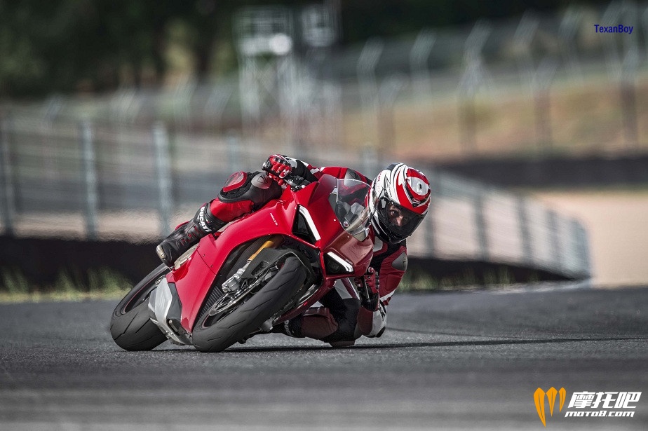 110517-2018-ducati-panigale-v4-05.jpg