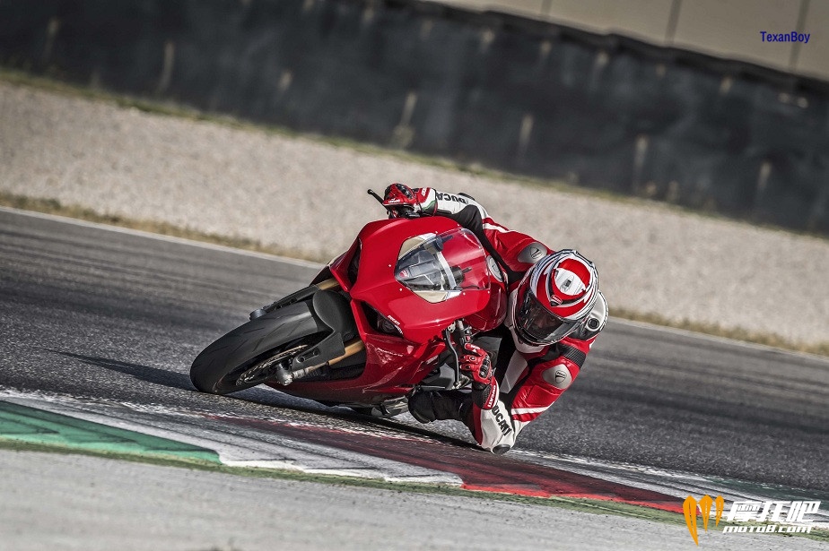 110517-2018-ducati-panigale-v4-06.jpg