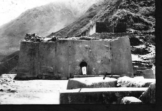 7-3秘鲁库斯科附近的印加帝国要塞奥扬泰坦博，曼科二世曾在此与西班牙入侵者浴血奋战.jpg