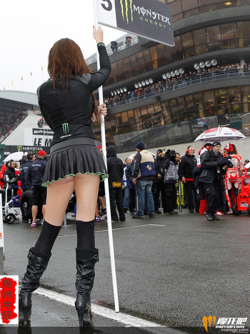 2013-motogp-grid-girl-for-marc-marquez-needed_4.jpg