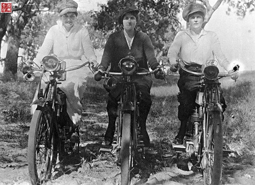 1920s_photo_girls_on_motorcycles_500x500.jpg