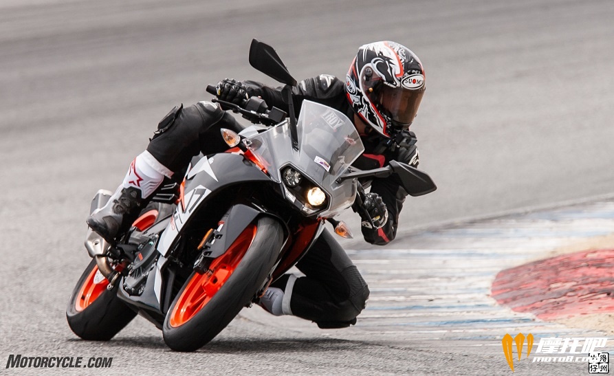 062218-Lightweight-Sportbikes-KTM-RC390-8291.jpg