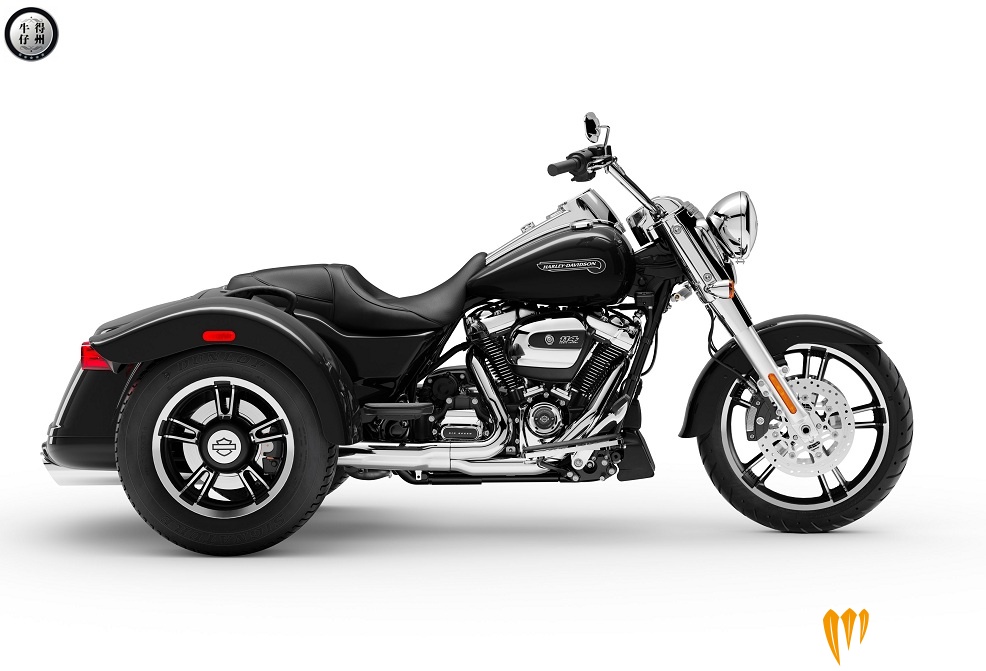 082718-2019-harley-davidson-freewheeler-19_FLRT_R.jpg