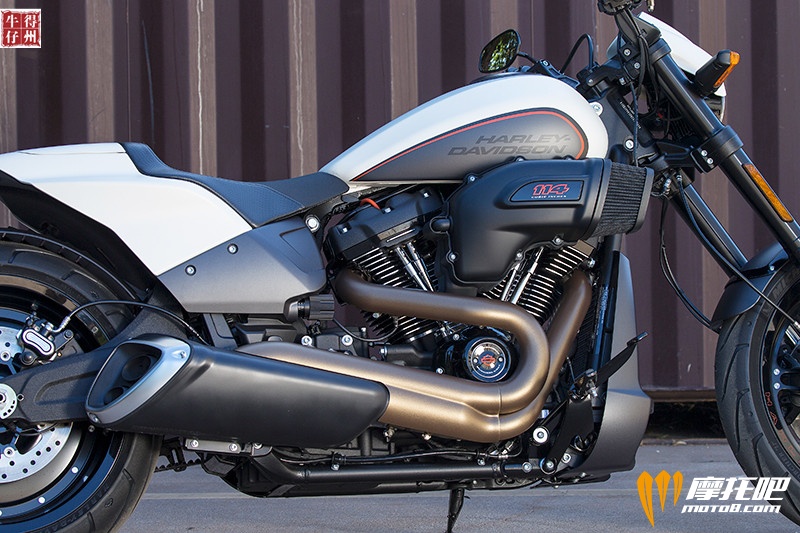 2019-Harley-FXDR-114-static-engine-exhaust.jpg
