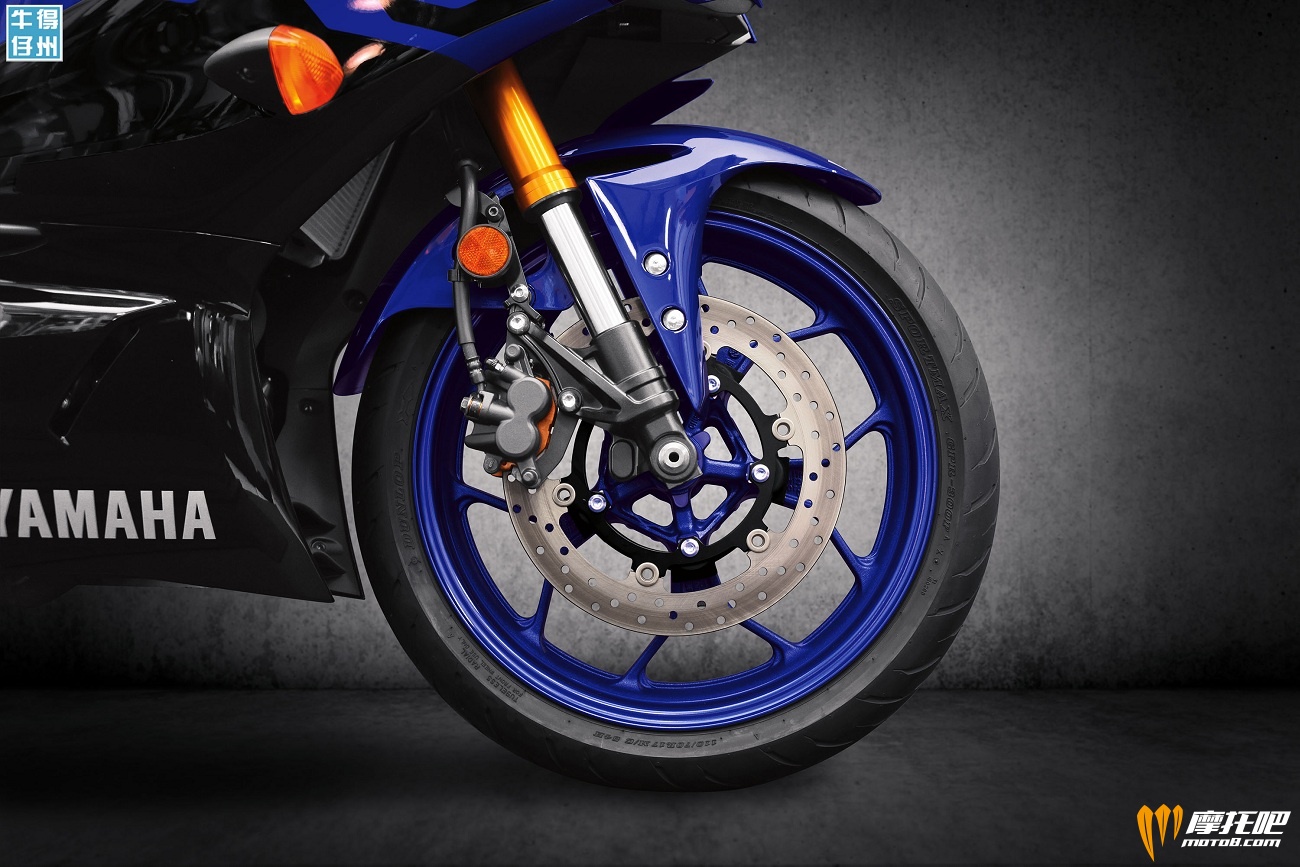 101118-2019-Yamaha_YZF-R3_Team-Yamaha-Blue_Dunlop-Sportmax-GPR-300-Front-Tire_RGB.jpg