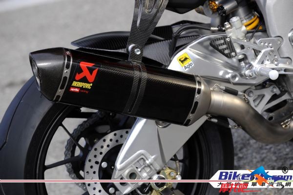 _size600_Akrapovic.jpg