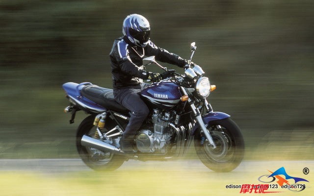 Yamaha__XJR1300_2002_04_1280x800-1.jpg