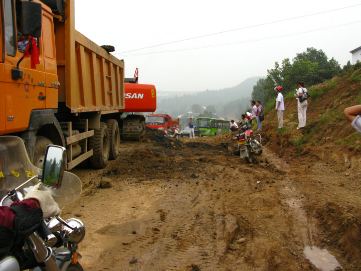 广苍行 烂路2.jpg