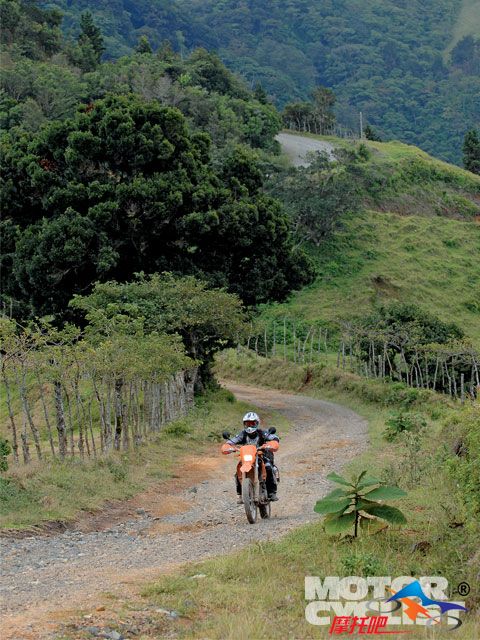 122_0901_07_z motorcycle_touring_costa_rica bike_front_view.jpg