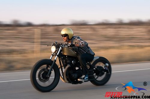 noid-riding_bobber1.jpg