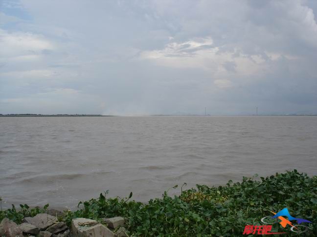 曹娥江边，这些天受台风影响江水上涨