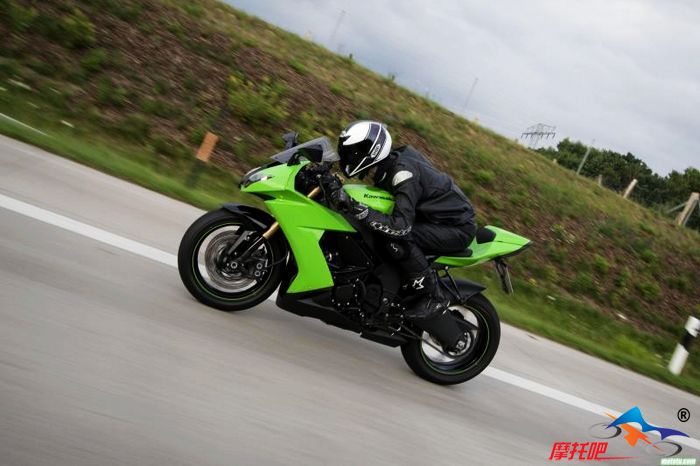 1224083983-Kawasaki-Ninja-ZX-10-R.jpg